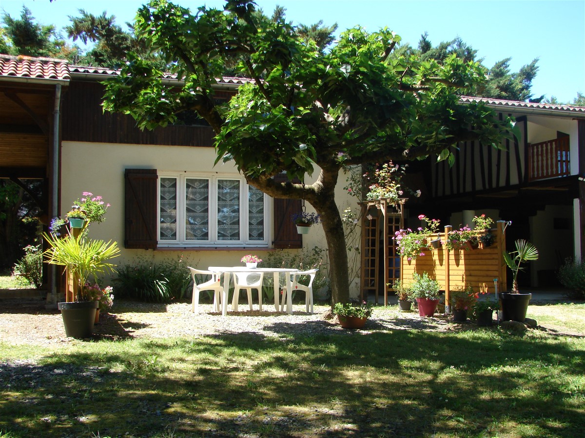 Gîte Petit Jardin, location de vacances en Hautes-Pyrenees/gers